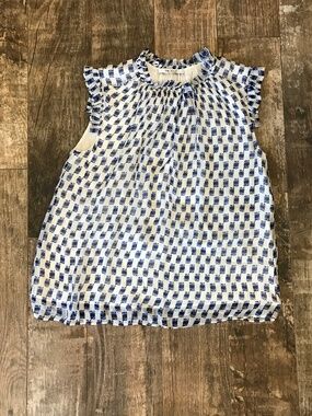Blue & white patterned flutter sleeve blouse
